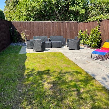 Fantastic Villa Bournemouth - Spa, Parking, Garden Екстер'єр фото