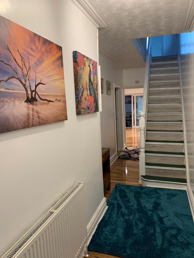 Fantastic Villa Bournemouth - Spa, Parking, Garden Екстер'єр фото
