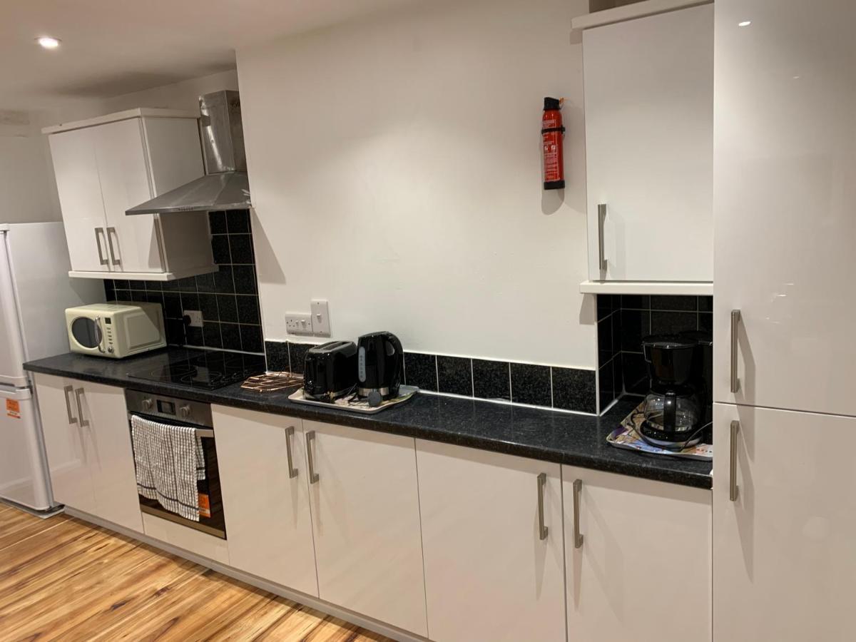 Fantastic Villa Bournemouth - Spa, Parking, Garden Екстер'єр фото