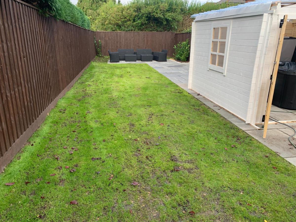 Fantastic Villa Bournemouth - Spa, Parking, Garden Екстер'єр фото