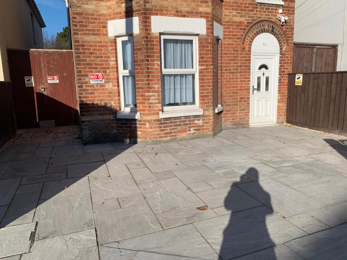 Fantastic Villa Bournemouth - Spa, Parking, Garden Екстер'єр фото
