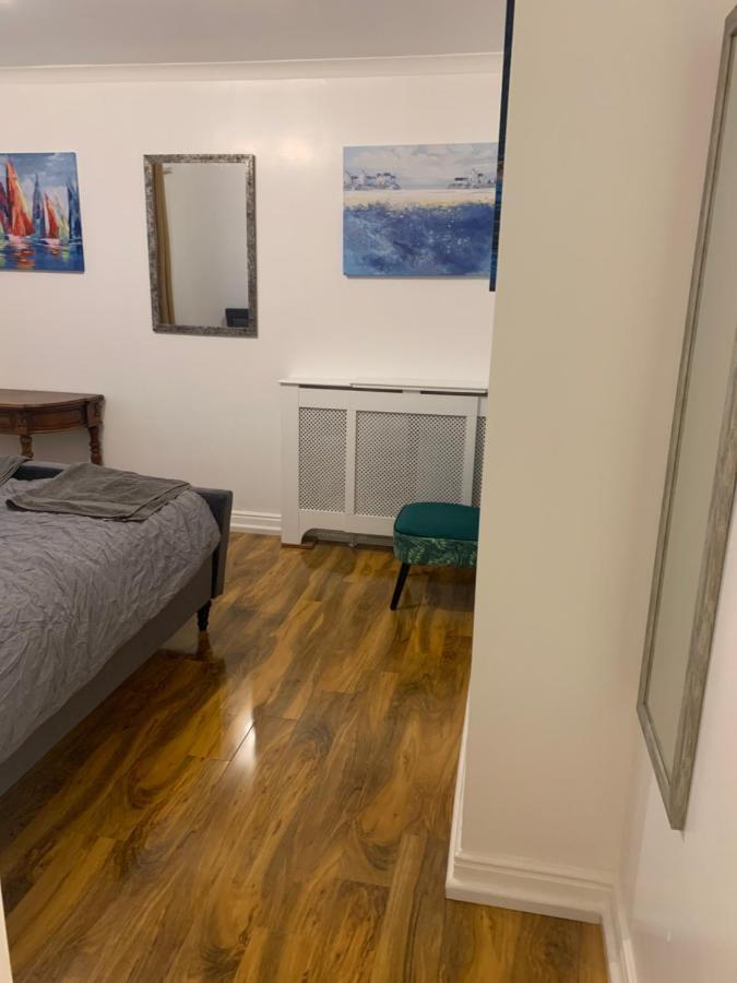 Fantastic Villa Bournemouth - Spa, Parking, Garden Екстер'єр фото
