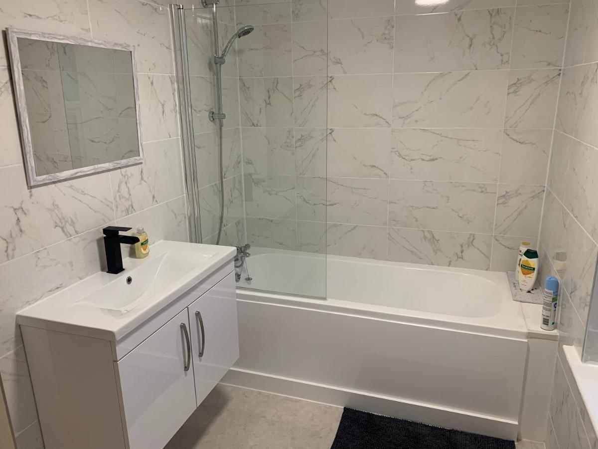 Fantastic Villa Bournemouth - Spa, Parking, Garden Екстер'єр фото