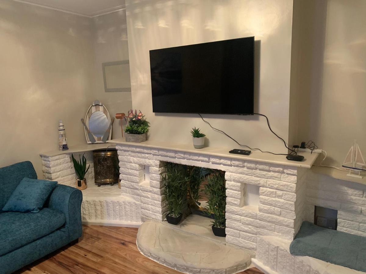 Fantastic Villa Bournemouth - Spa, Parking, Garden Екстер'єр фото