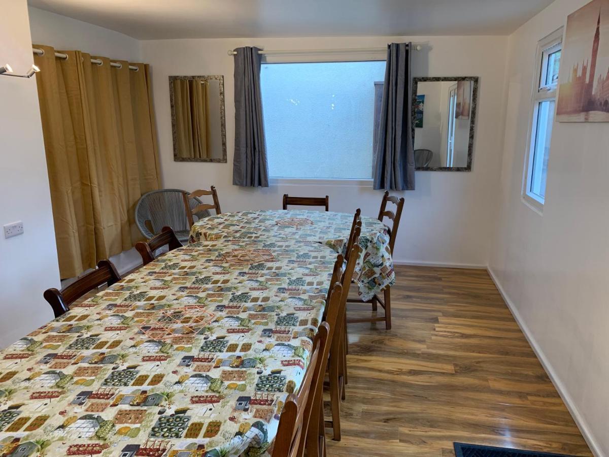 Fantastic Villa Bournemouth - Spa, Parking, Garden Екстер'єр фото