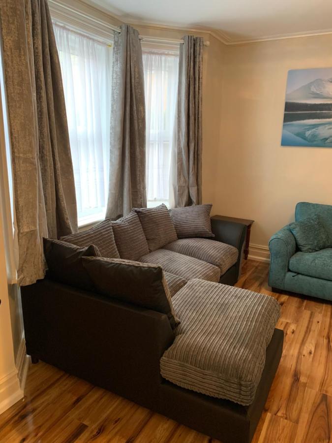 Fantastic Villa Bournemouth - Spa, Parking, Garden Екстер'єр фото