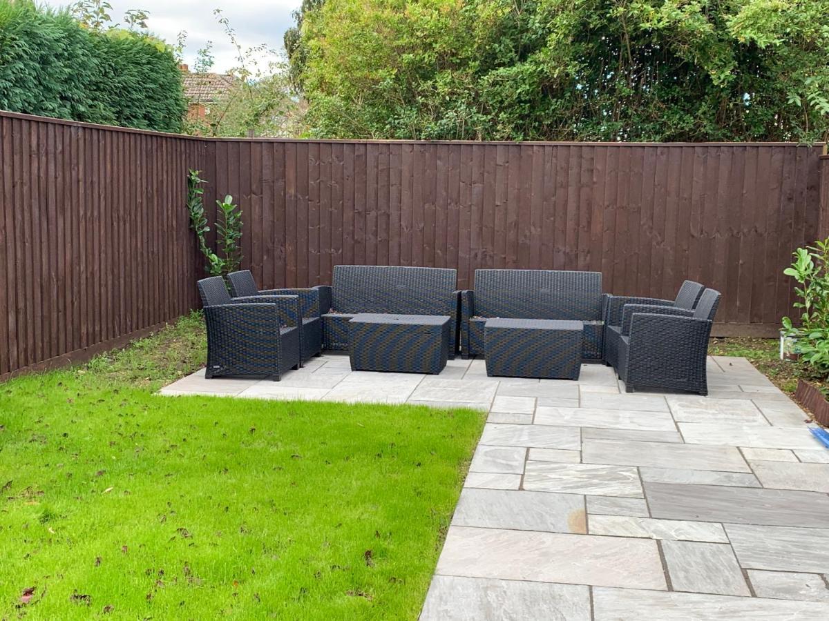 Fantastic Villa Bournemouth - Spa, Parking, Garden Екстер'єр фото