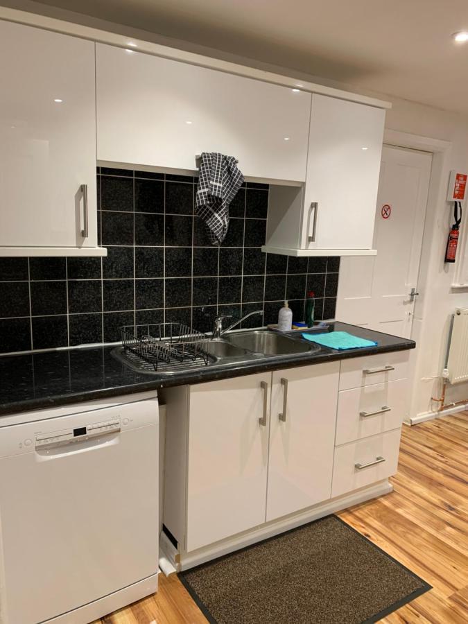 Fantastic Villa Bournemouth - Spa, Parking, Garden Екстер'єр фото