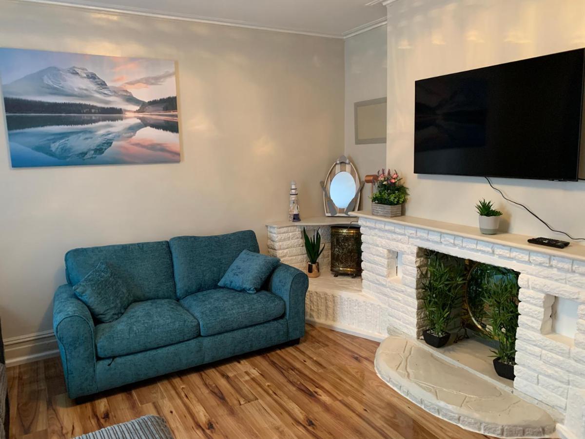 Fantastic Villa Bournemouth - Spa, Parking, Garden Екстер'єр фото