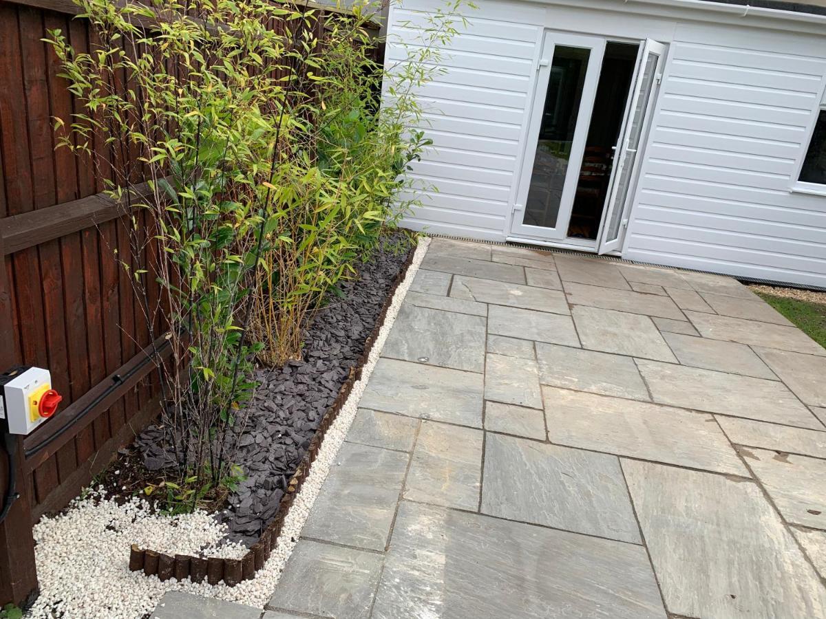 Fantastic Villa Bournemouth - Spa, Parking, Garden Екстер'єр фото