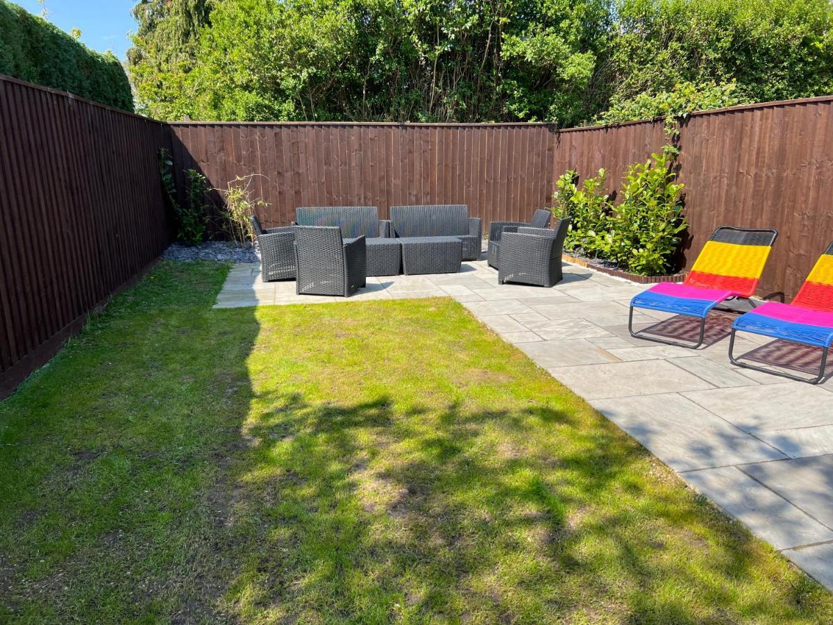 Fantastic Villa Bournemouth - Spa, Parking, Garden Екстер'єр фото
