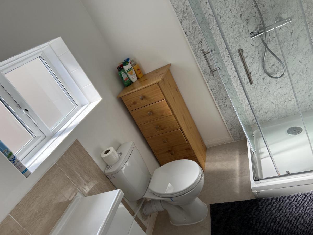 Fantastic Villa Bournemouth - Spa, Parking, Garden Екстер'єр фото